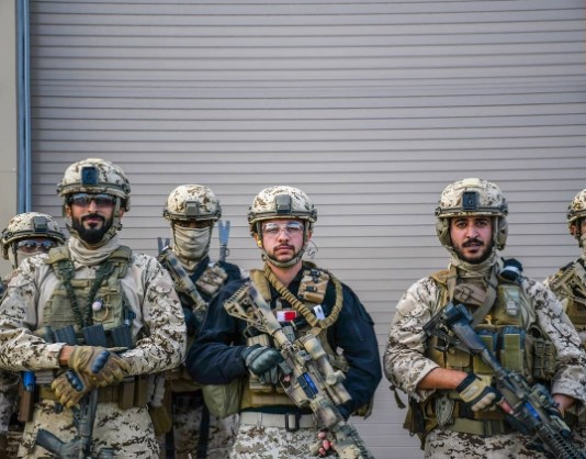 الأمير الحسين في تمرين عسكري نفذه