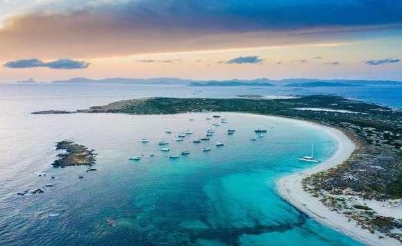 دراسة: المحيطات قد تفقد لونها الأزرق