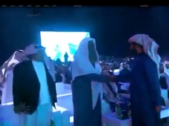 بالفيديو.. . محمد عبده يعلق على