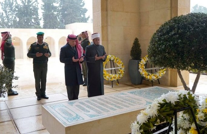 الملك يزور ضريح المغفور له الملك