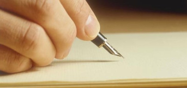 كاتب بريطاني يتلقى اعتذارا عن مقال