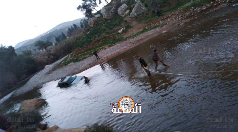 مركبة تعلق بسيل جرش (فيديو وصور)