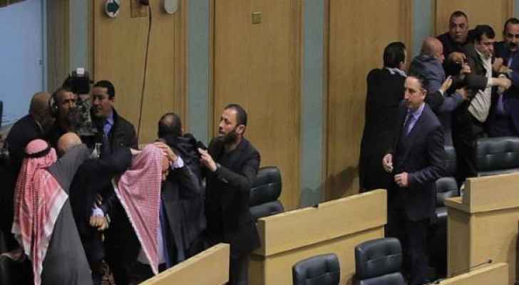 النائب الحباشنة يعتذر لزميله الخزاعلة عن