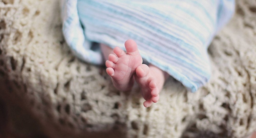 ممرضة تبيع طفلا مقابل 200 دولار