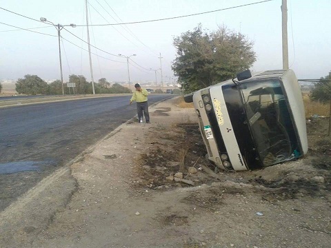 انقلاب حافلة نقل في حادث تصادم
