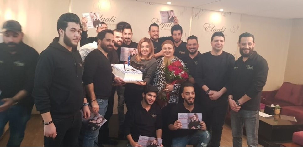 مصففة الشعر العالمية «غولنارا شيكوفا» تعقد