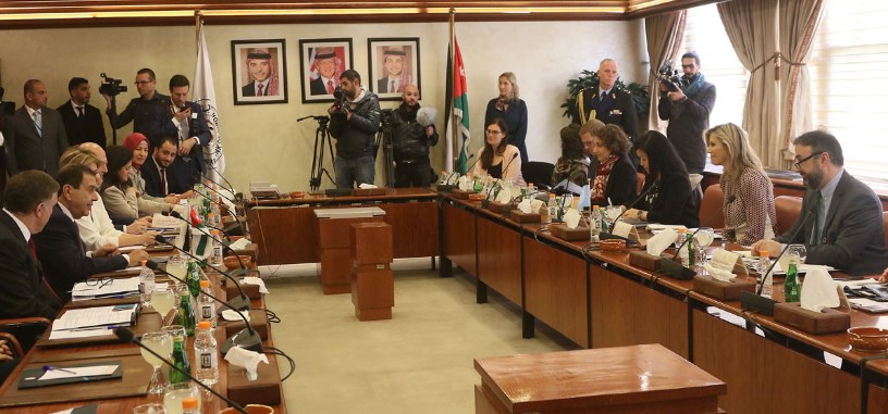 الملكة ماكسيما تطلع على تجربة الأردن