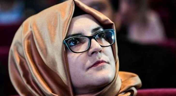 خطيبة خاشقجي تتغزل بالسلطان قابوس