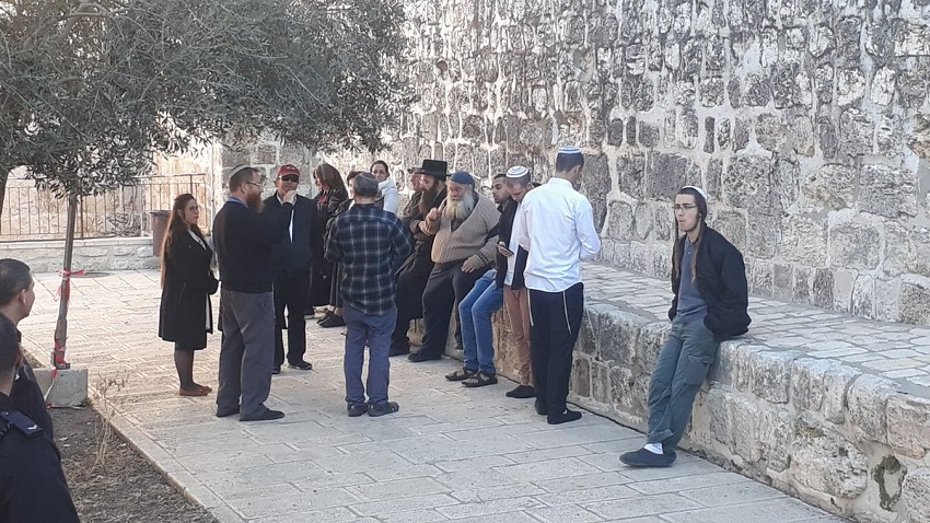 عشرات المستوطنين و’الأمريكان الصهاينة‘ يقتحمون الأقصى