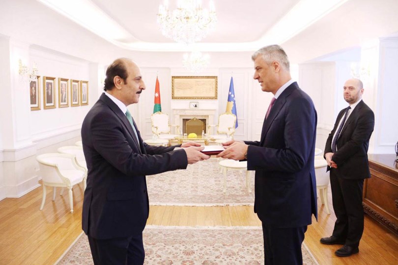 الرئيس الكوسوفي يتقبل اوراق اعتماد السفير