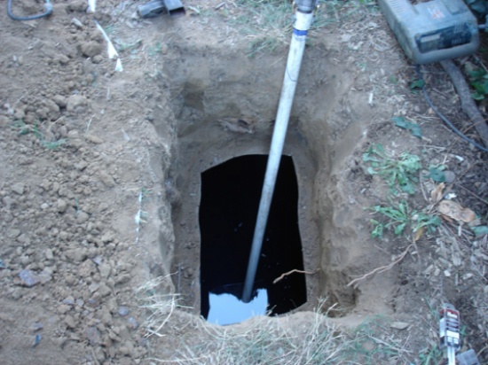 وفاة طفلة اثر سقوطها داخل حفرة