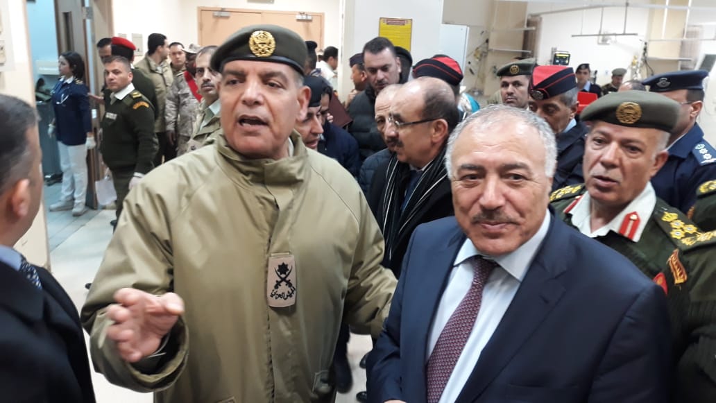 الزبن يعود مصابي انفجار البلقاء في