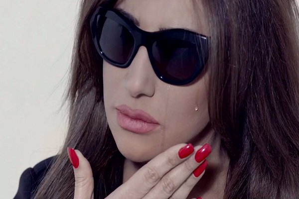 وفاة نقولا كرم شقيق الفنانة نجوى