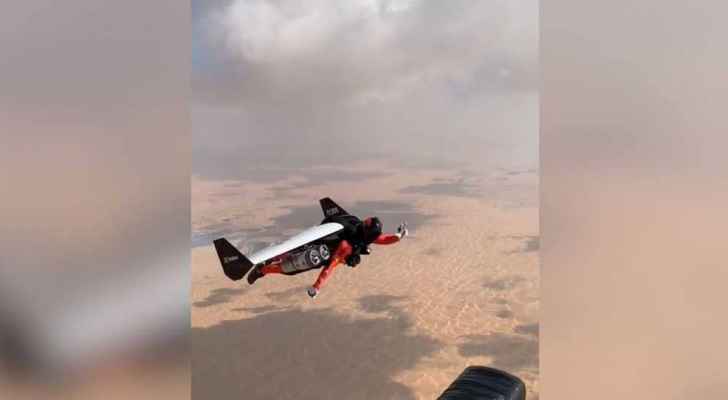 بالفيديو.. ولي عهد دبي يحلّق برداء