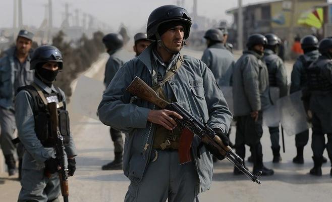 شرطي أفغاني مرتبط بطالبان يقتل 11