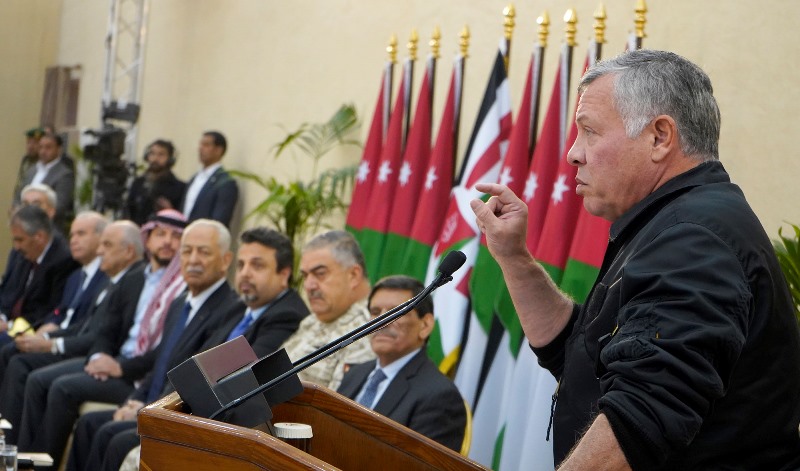 الملك في الطفيلة.. «400» شخصية و5