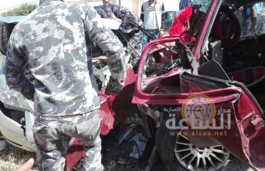 اصابة 3 اشخاص بحادث تصادم في