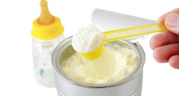 «المستهلك» توضح حقيقة وجود حليب أطفال