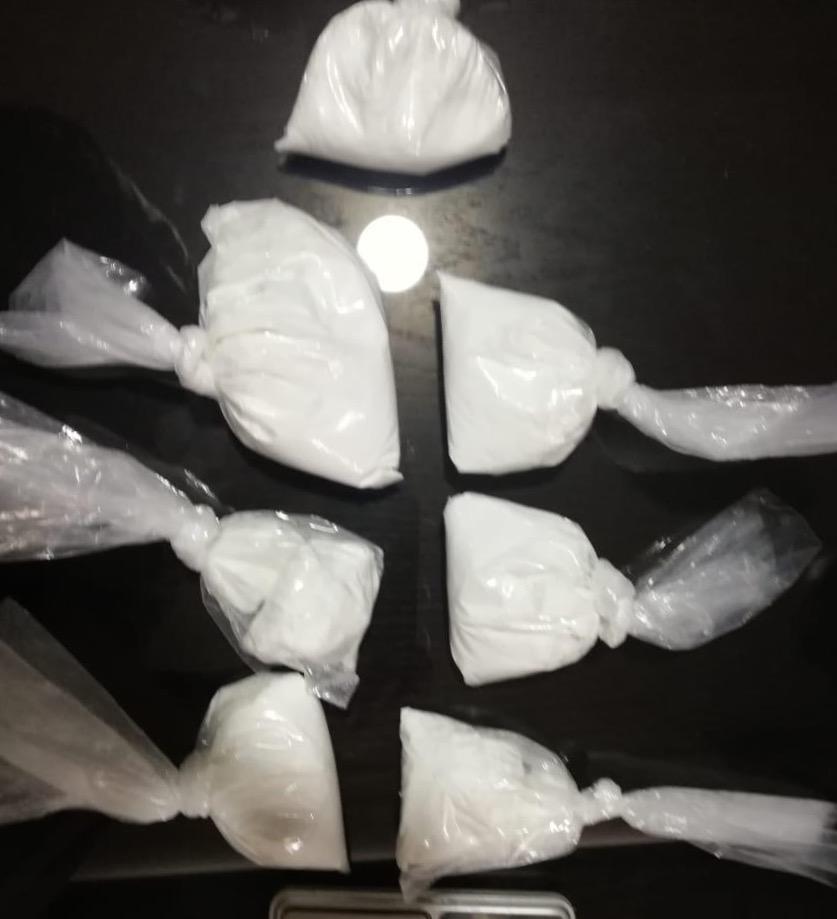 القبض على شخص عربي بحوزته 1كغم