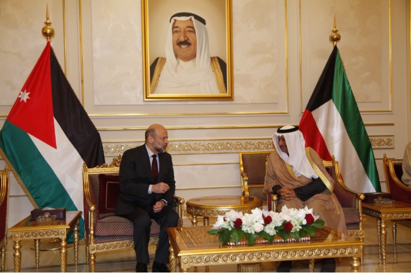 ماذا جرى بين الرزاز ورئيس الوزراء