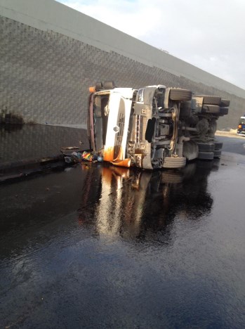 إصابة شخص بتدهور صهريج نفط في