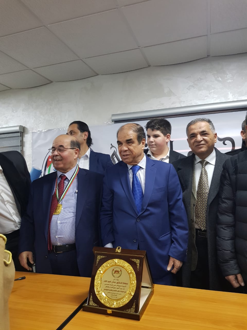 السلط تكرم ابنها الدكتور عدنان العبدلات