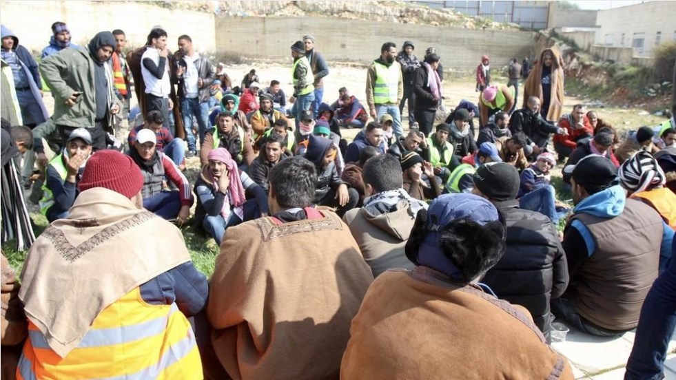 متعطلون عن العمل يستعدون لتنظيم مسيرة