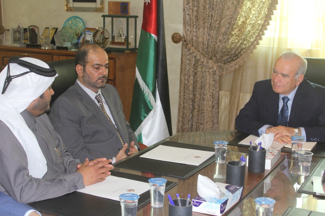 المعاني يبحث زيادة أعداد الطلبة القطريين