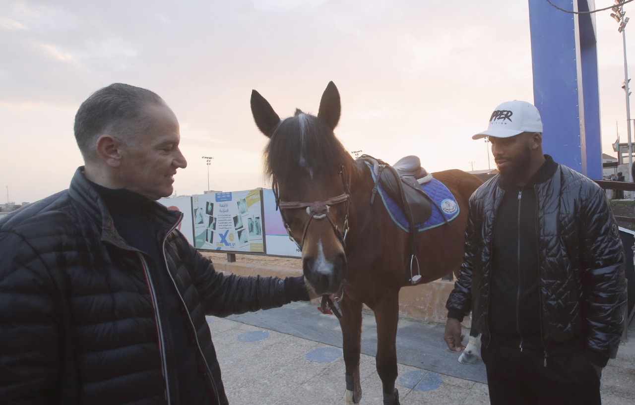 جاك والمحسيري يطلعان على تجربة مركز