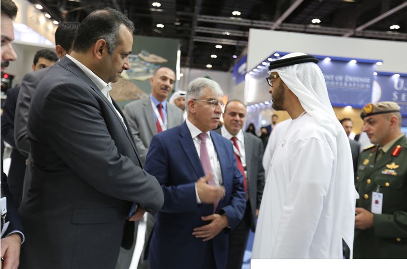 الشيخ محمد بن زايد يزور جناح