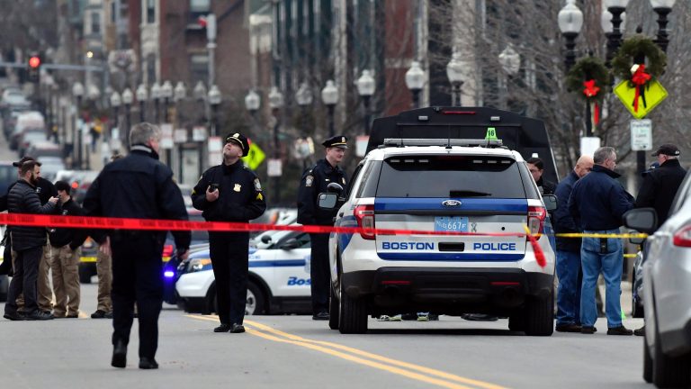 لسبب غريب.. أمريكية تقتل أطفالها الثلاثة