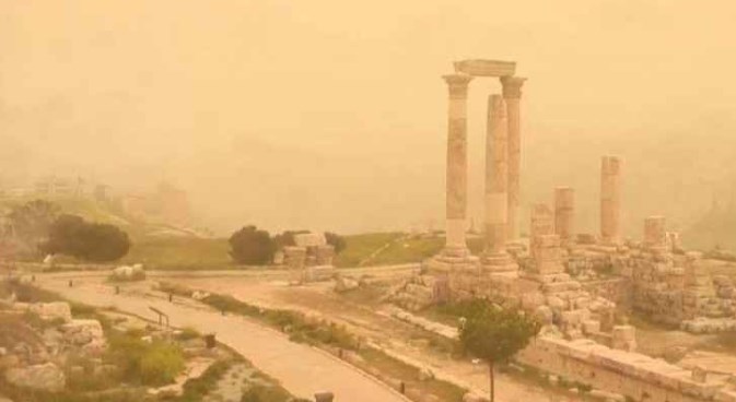 اجواء مغبرة نهارا.. ماطرة ليلا