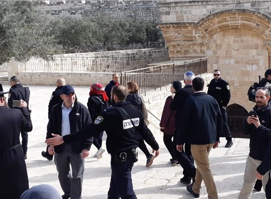 وزير اسرائيلي يقتحم الأقصى برفقة مستوطنين