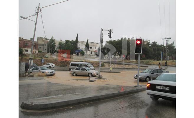 أمطار غزيرة في الكرك وانقطاع الكهرباء