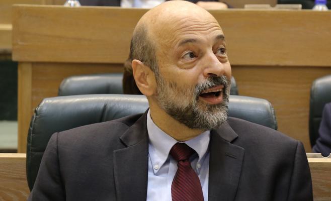 الرزاز يصل لندن لترؤس الوفد الحكومي