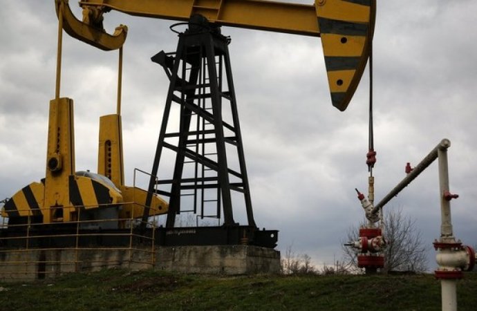 أسعار النفط تواصل الهبوط لليوم الثاني