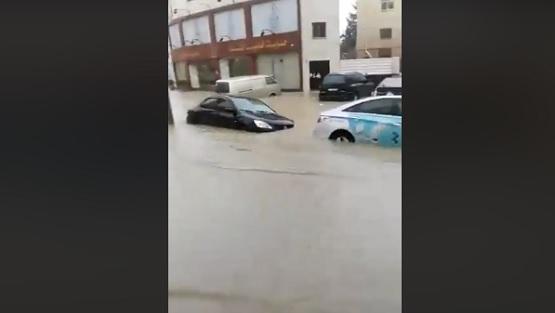 غرق سيارات في مرج الحمام بسبب