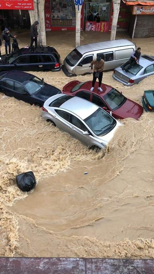 الحكومة : صلاحيات للوزراء والمسؤولين بالسماح