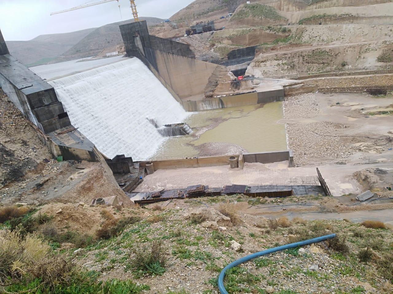 دوريات لمنع اقتراب المواطنين من مجرى