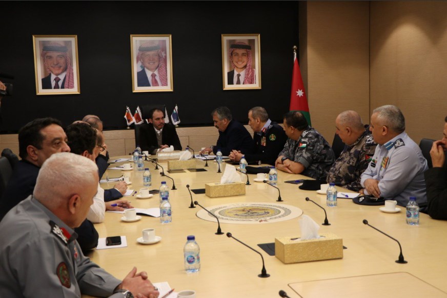 الامير علي في «مركز الأزمات»