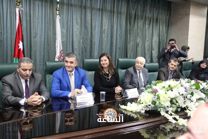 الاميرة دانا فراس في «المكتبة الوطنية»