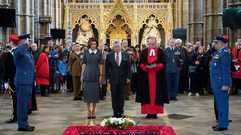 الملك والملكة يزوران نصب الجندي المجهول