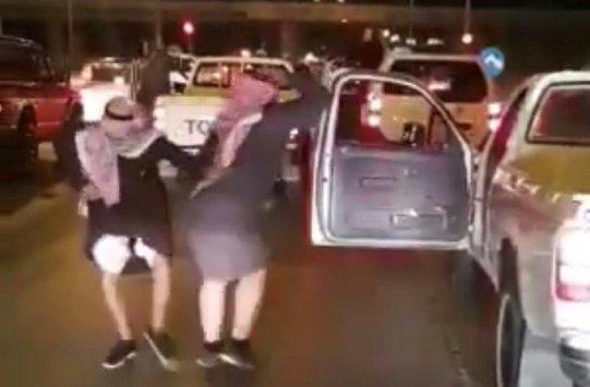القبض على سعوديين رقصا في الطريق