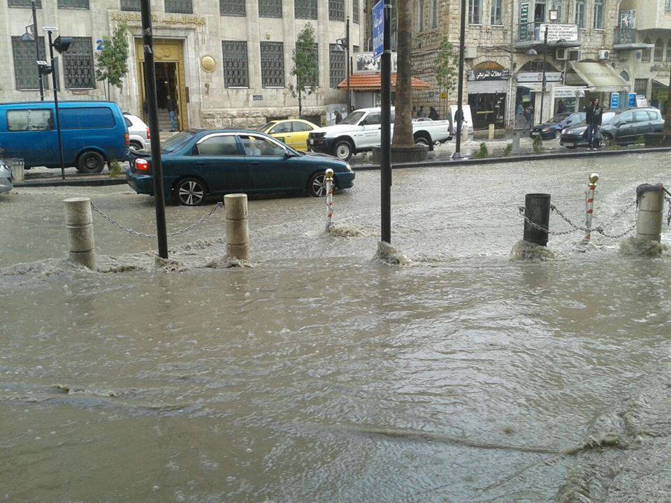 مطالب بتعويض التجار المتضررين من مياه