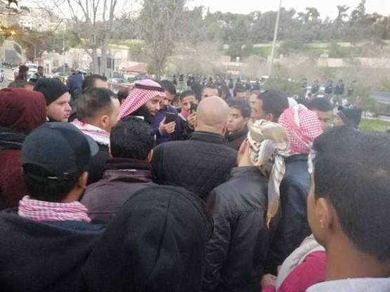 فريق حكومي يلتقي المتعطلين عن العمل