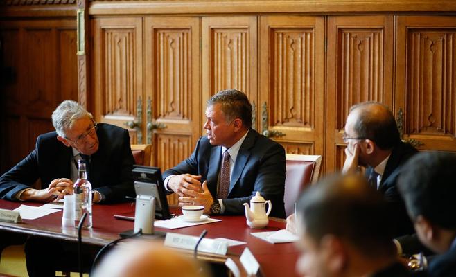 الملك يحذر من ظاهرة الخوف من