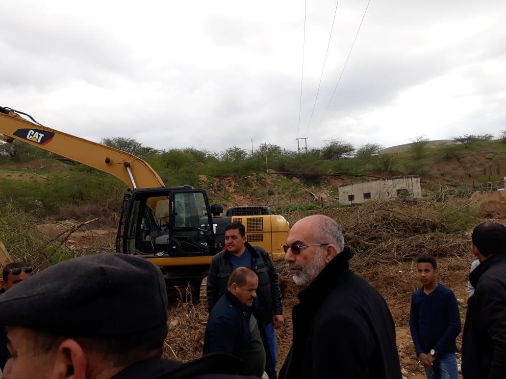 الكوز يتفقد عمليات تنظيف مجرى سيل