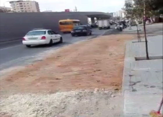 إدارة السير تحذر السائقين على شارع