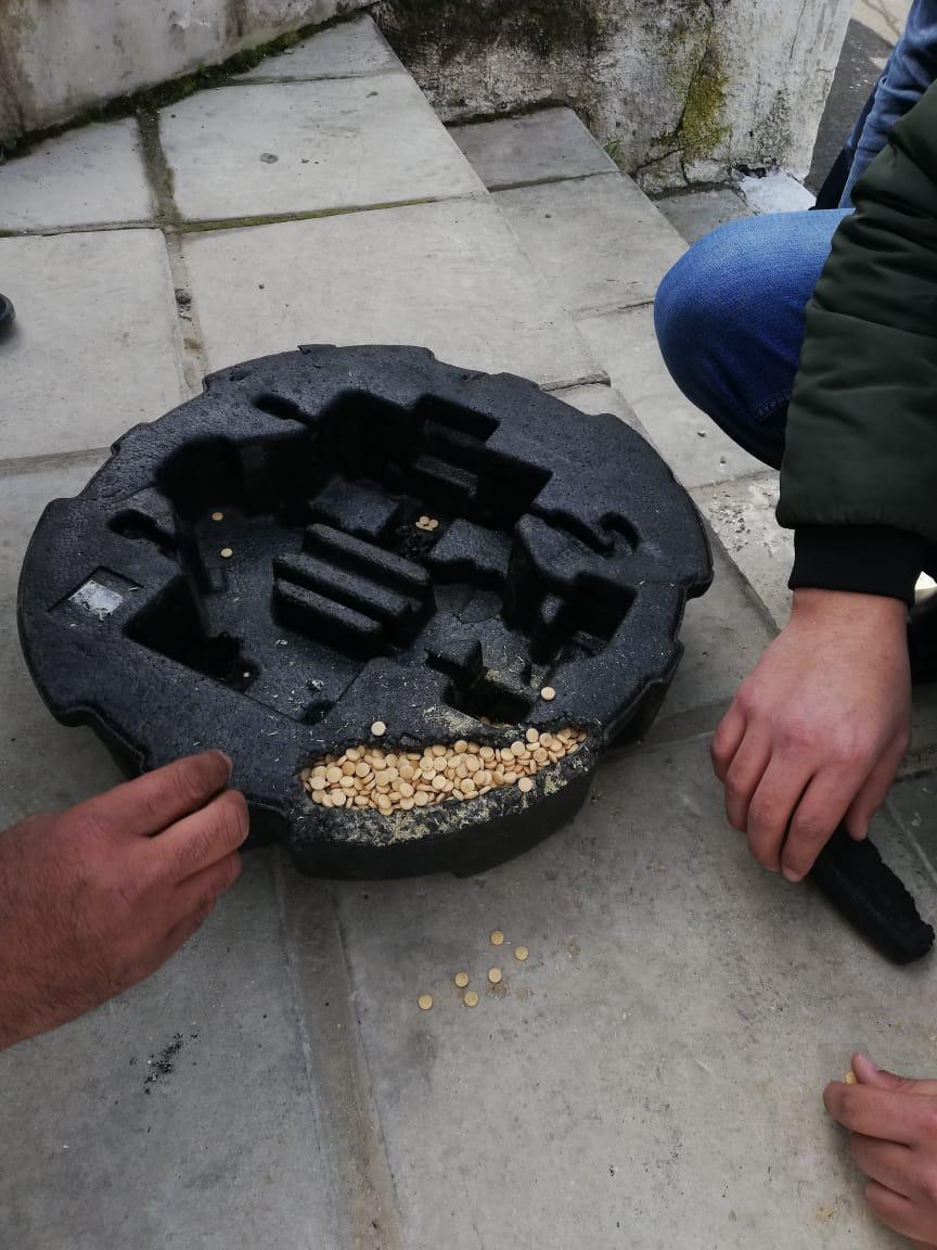 ضبط شخصين واحباط تهريب 210 الاف