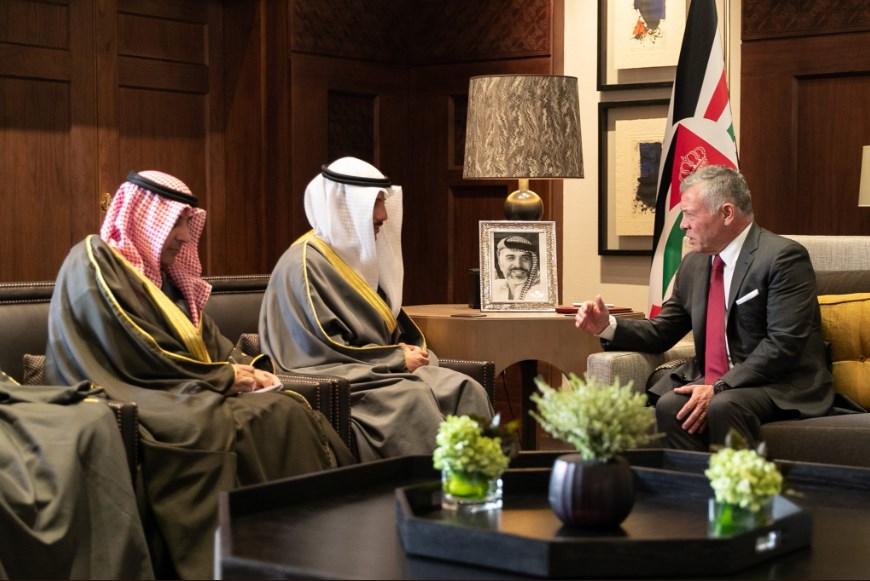 الملك يستقبل الغانم